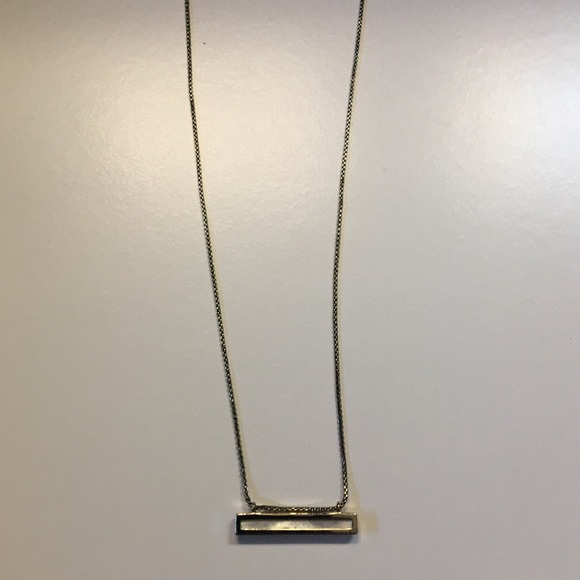 Kendra Scott LEANOR Bar Pendant Necklace Gold - Picture 11 of 11